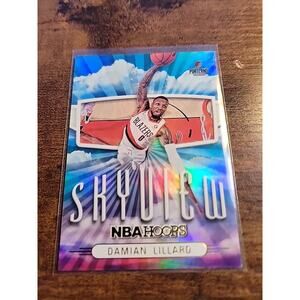 Damian Lillard 2022-2023 Panini Hoops #11 - Skyview - Gold Foil - NBA